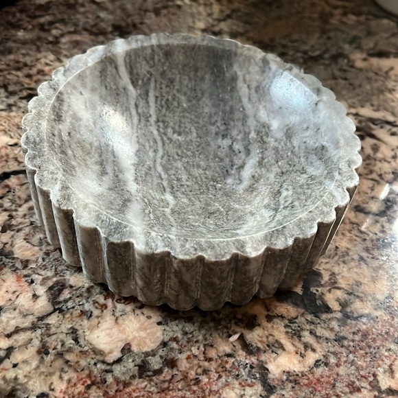 Toronto Marble Dish Threshold with Studio McGee - Picture 2 of 9